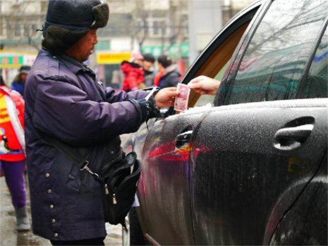 实拍：中国人民赚取人民币的瞬间(组图)【14】