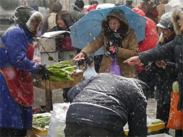实拍：中国人民赚取人民币的瞬间(组图)【16】