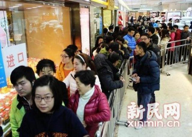 上海市民跨年血拼 400斤黄金1小时被抢购一空