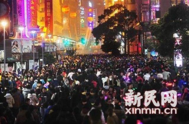 上海市民跨年血拼 400斤黄金1小时被抢购一空