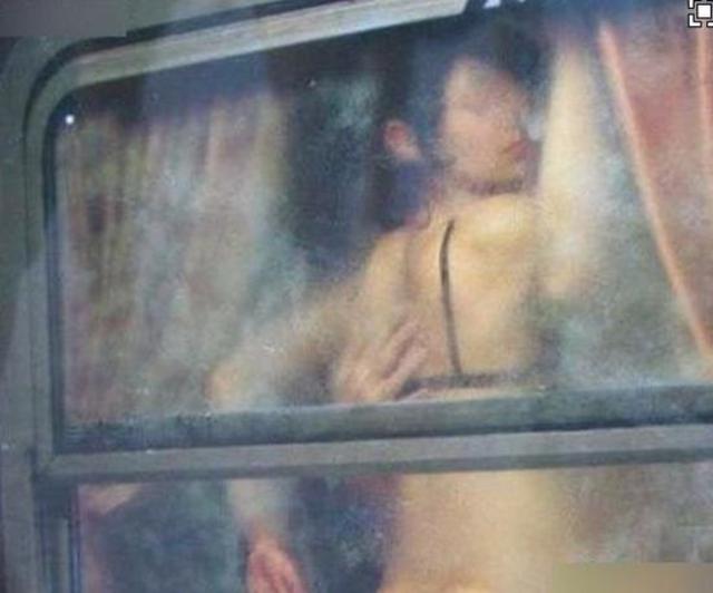 春运列车趣事多 打游戏、玩牌、看奇葩