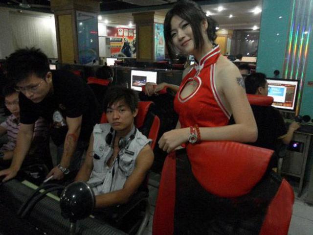 揭秘美女陪玩游戏：付费800有超嗨服务