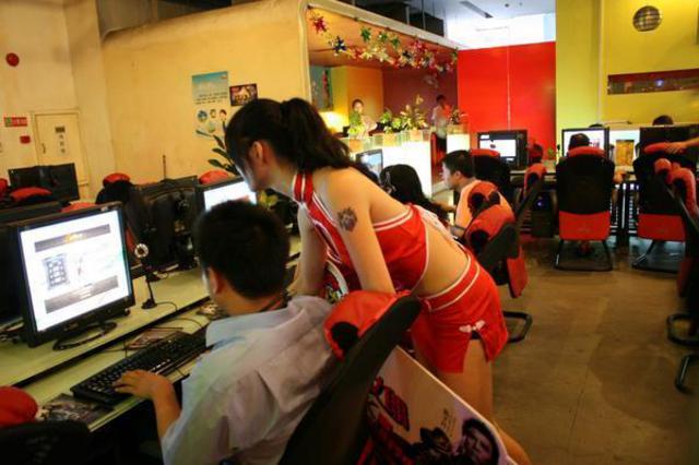揭秘美女陪玩游戏：付费800有超嗨服务