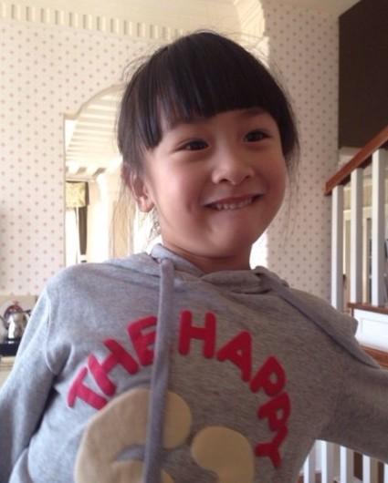 田亮晒Cindy新照 戴男生帽子傻乐萌翻网友