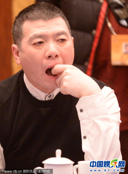 姚明两会表情多变爆萌 宋丹丹高调发言张国立捏鼻