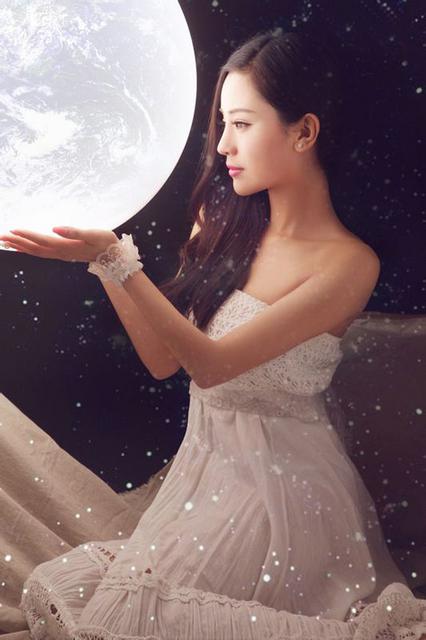 史上身价最贵Showgirl私照曝光 在北影进修