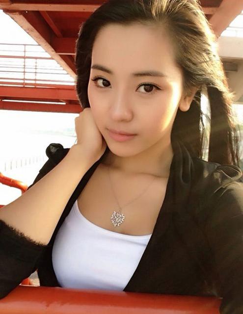 史上身价最贵Showgirl私照曝光 在北影进修