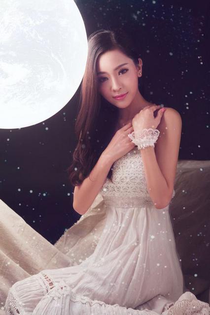 史上身价最贵Showgirl私照曝光 在北影进修