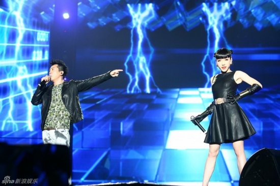 吴莫愁公布恋情认爱哈林 网友直呼大有夫妻相【组图】
