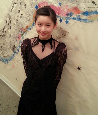 曝奶茶妹妹哥大生活照 喜欢聚会学习安逸