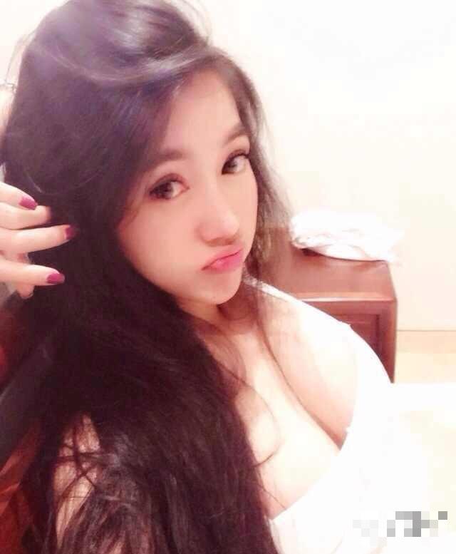 越南网络红人小逸Elly私照曝光大方秀身材