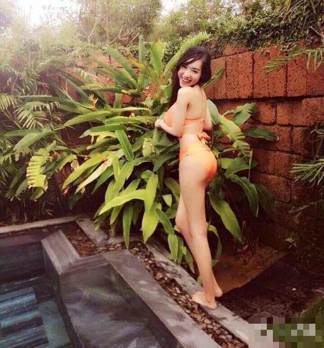 越南网络红人小逸Elly私照曝光大方秀身材
