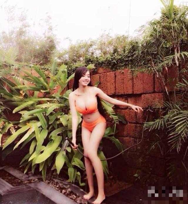 越南网络红人小逸Elly私照曝光大方秀身材