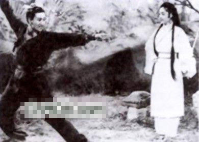 小龙女对比：潘迎紫风情万种 刘亦菲貌美如画