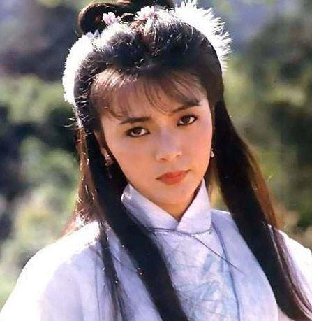 小龙女对比：潘迎紫风情万种 刘亦菲貌美如画