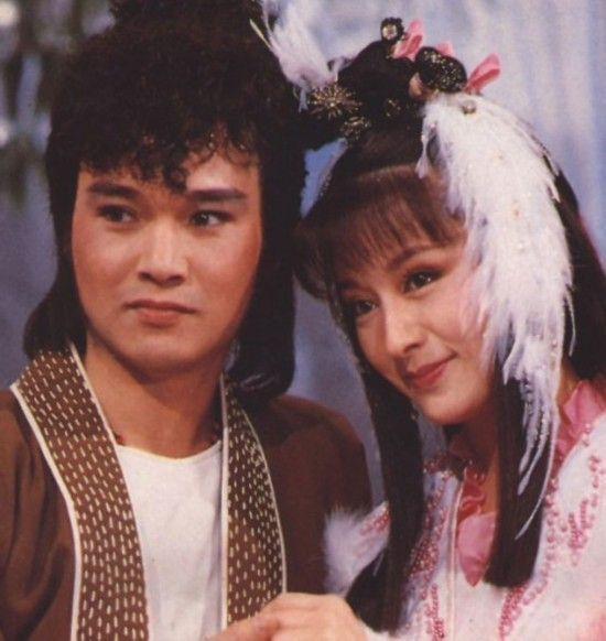 小龙女对比：潘迎紫风情万种 刘亦菲貌美如画