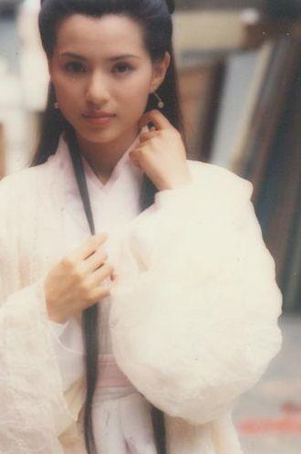 小龙女对比：潘迎紫风情万种 刘亦菲貌美如画