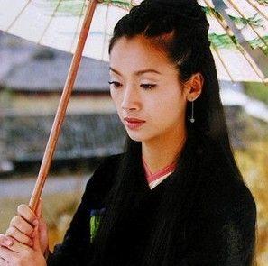 小龙女对比：潘迎紫风情万种 刘亦菲貌美如画