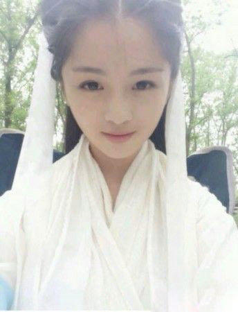 小龙女对比：潘迎紫风情万种 刘亦菲貌美如画
