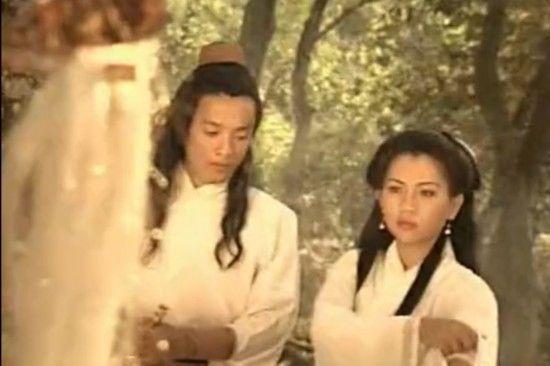 小龙女对比：潘迎紫风情万种 刘亦菲貌美如画