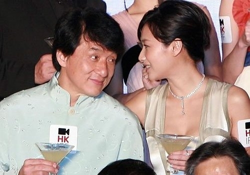 成龙与一线女星肌肤之亲全曝光