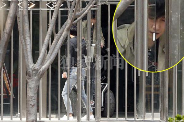 马伊琍产后上围暴涨 与文章压马路护夫似保镖