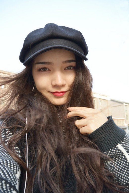 中戏校花代斯美艳照片曝光 被赞素颜女神