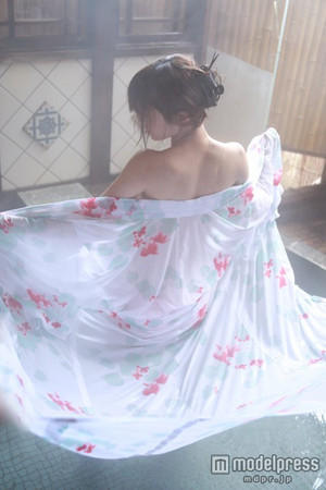 金城武侄女拍极限袒露写真
