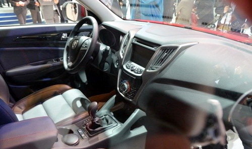 搭1.8T/2.0L引擎 长安CS75北京车展上市