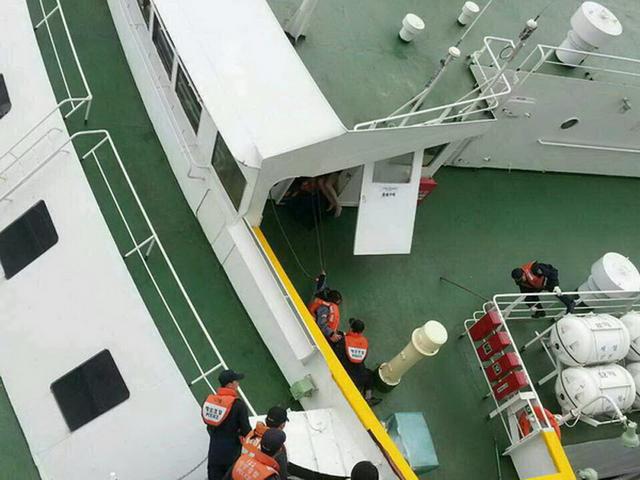 韩国载477人客轮沉没