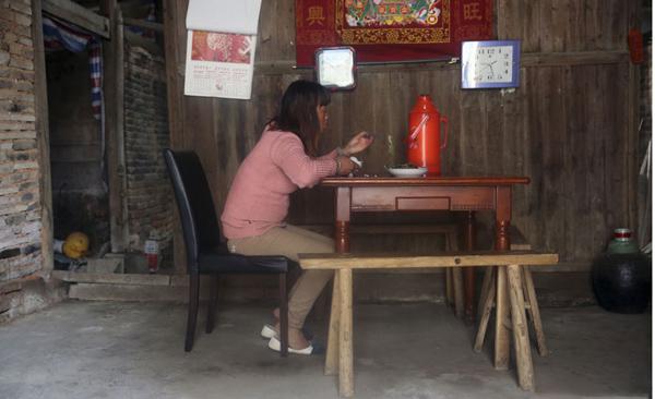 摄影师记录“女子”双性40年