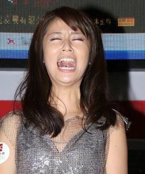 林心如笑容吓人。
