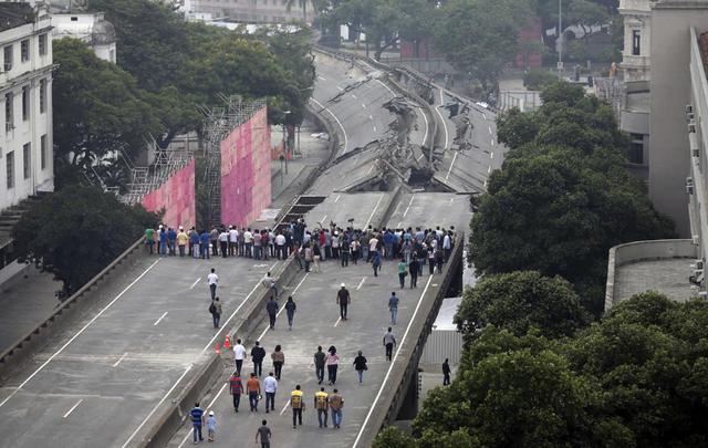里约热内卢炸毁高速路为奥运开路 引群众围观