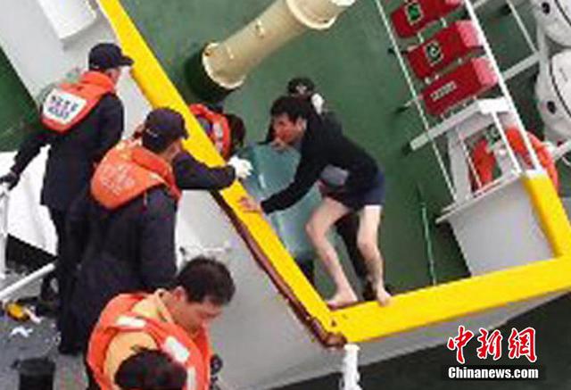 韩海警公开客轮船员逃生视频 船长仅穿内裤