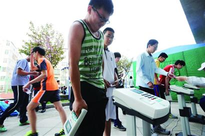 体育中考握力拉低总分 明年将只分两档