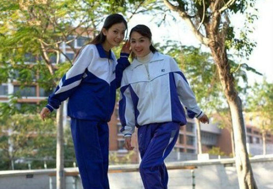 中国学生的校服还是看图片吧，废话不多说。