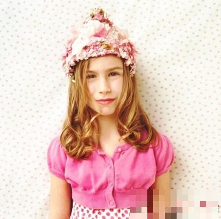 7岁萝莉们戴复古淑女帽