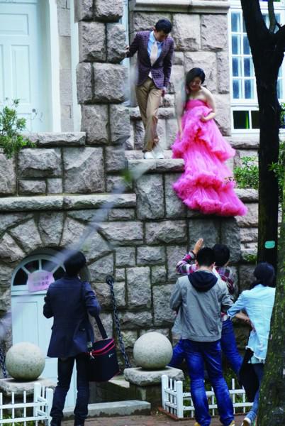 外地新人来青岛海边拍婚纱照 6000元起上不封顶