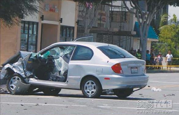 中国留学生买豪车1年千亿 事故频发