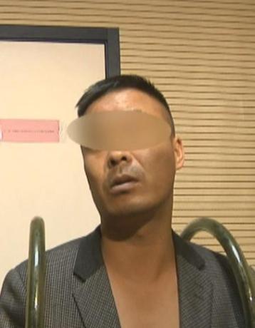 男子涉酒驾被测酒精度 拒不配合打交警