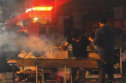露天烧烤举报一年4000起 管理处罚有难度