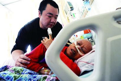 孝子倾家荡产救母 父亲因癌去世母亲自断后路