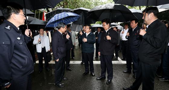 郭声琨：迅速全力侦破案件 依法严惩暴恐分子