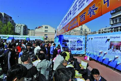 14项权限下放给学校 招聘急缺教师学校说了算