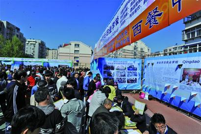 14项权限下放给学校 招聘急缺教师学校说了算