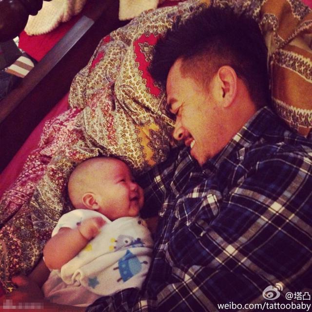 王学兵亲子照曝光 第三任妻子童颜靓丽