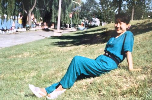 杨紫妈妈年轻美照曝光 母女二人温馨出镜