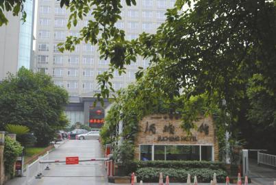 四川回应交警开房丢枪：不算丢枪是暂时失控 