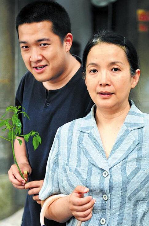 张丰毅吕丽萍儿子年内将结婚 与女友相识5年