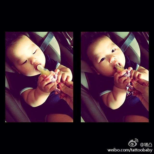 王学兵一家三口亲密照曝光 三婚娇妻童颜靓丽